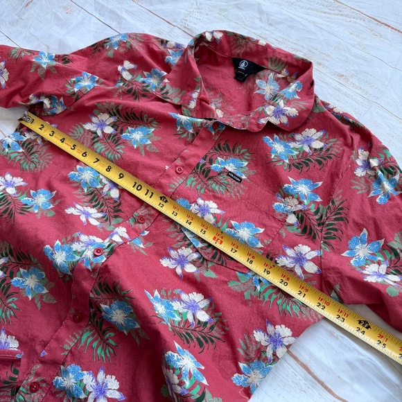 Volcom | Red Hawaiian Floral Button Up Shirt | Size XL - Picture 7 of 7
